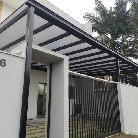 Pergolado de ferro em Amparo — material e acabamento