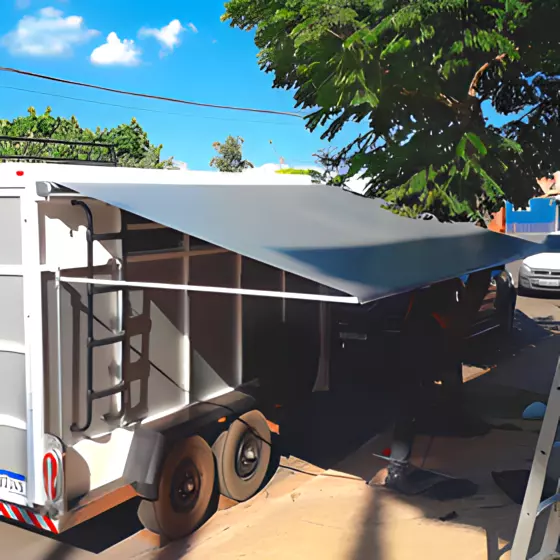 Toldo cortina com braço — modelo 2
