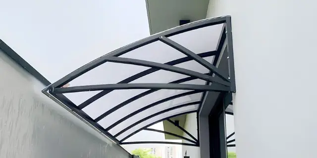 Toldo fixo de policarbonato