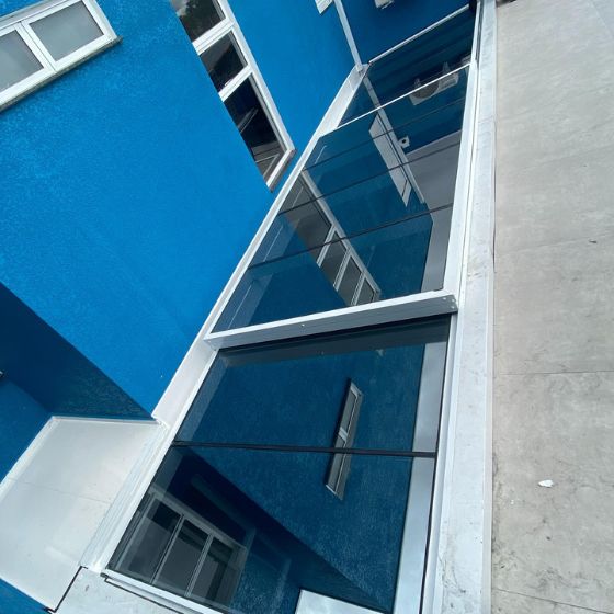Cobertura de vidro sob medida